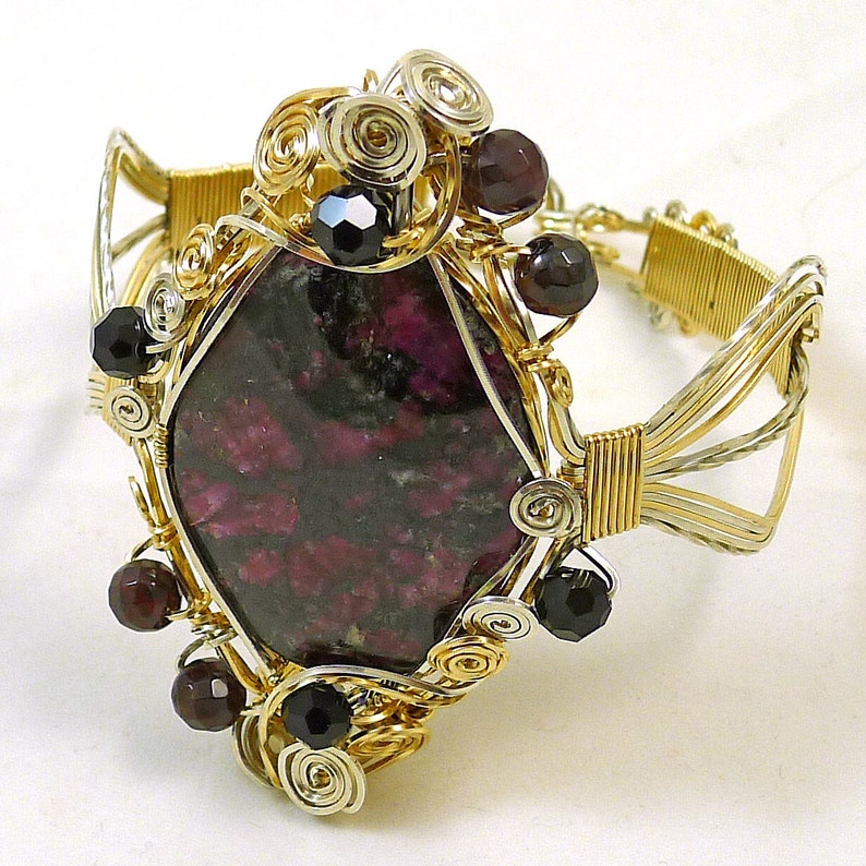 Eudialyte and Garnet Sterling Silver and 14k Gold Bangle imagem 1