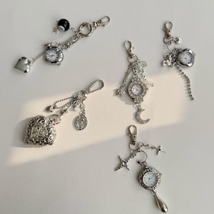 Retro Clock Pendant Keychain Charm for Pants or Bag–Handmade Steampunk Silver Drop Watch Clip – Aesthetic Pocket Watch Bag Accessory for Y2K