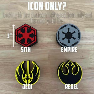 Peut inclure: Quatre ic&ocirc;nes diff&eacute;rentes sur le th&egrave;me de Star Wars, chacune avec un sch&eacute;ma de couleurs diff&eacute;rent. Les ic&ocirc;nes sont pour les factions Sith, Empire, Jedi et Rebel. Les ic&ocirc;nes mesurent 7,6 cm de diam&egrave;tre.