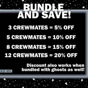 Może przedstawiać: Czarno-biały wyświetlacz cyfrowy z tekstem "BUNDLE AND SAVE!" i listą zniżek na zakup wielu członk&oacute;w załogi. Zniżki wynoszą 5% dla 3 członk&oacute;w załogi, 10% dla 5 członk&oacute;w załogi, 15% dla 8 członk&oacute;w załogi i 20% dla 12 członk&oacute;w załogi. Tekst "Discount also works when bundled with ghosts as well!" jest wyświetlany pod listą zniżek.