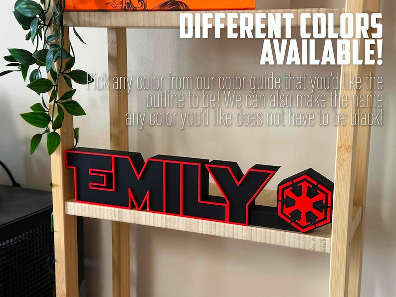 Peut inclure: Une &eacute;tag&egrave;re en bois avec une enseigne de nom 3D noire et rouge qui dit "EMILY" avec un symbole rouge et noir &agrave; c&ocirc;t&eacute;. Le texte "DIFFERENTES COULEURS DISPONIBLES !" est en haut de l'image. Le texte sous l'enseigne dit "Choisissez n'importe quelle couleur dans notre guide des couleurs que vous souhaitez pour le contour ! Nous pouvons &eacute;galement faire le nom dans n'importe quelle couleur que vous souhaitez, il ne doit pas n&eacute;cessairement &ecirc;tre noir !"