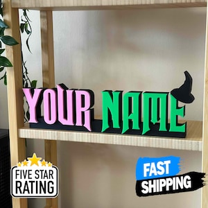Placa de identificación personalizada de estilo malvado / Regalo de maestro malvado, musical malvado / Decoración de biblioteca / Decoración de fantasía / Decoración de estantería / Regalo malvado