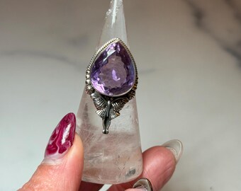 Anello Luna Moth con ametista sfaccettata • Argento sterling • Gioiello di tendenza gotico boho con cristalli (taglia 7)