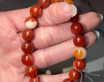 Carneoolkristal armband met stretchkralen, gedurfde energie, vertrouwenssieraden (10 mm)