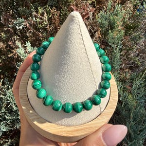 7mm Polished Malachite Beaded Bracelet: Natural Green Gemstone Jewelry