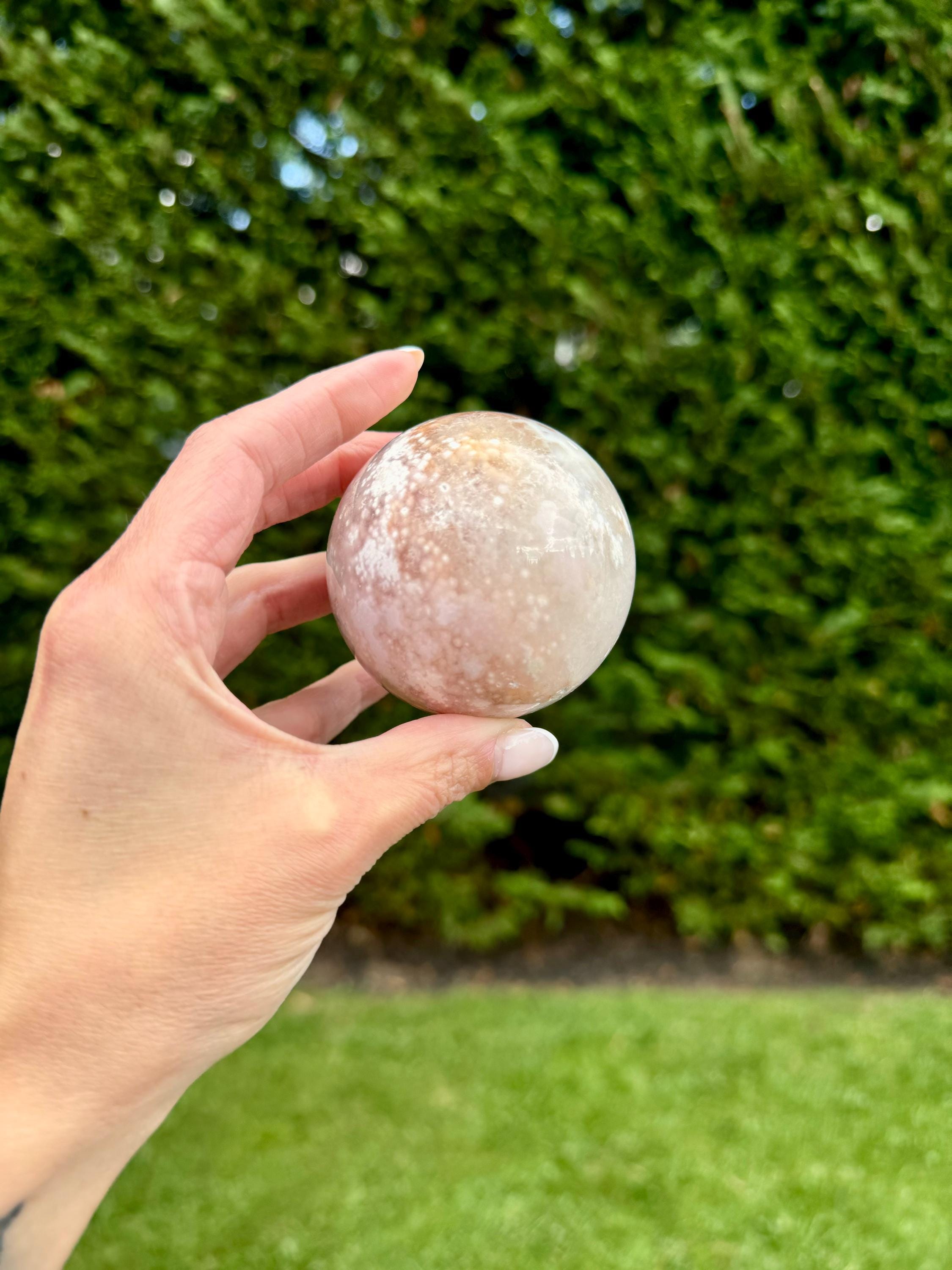 ピンクアメジスト＆パイライトクリスタルスフィア、桜の花瑪瑙付き