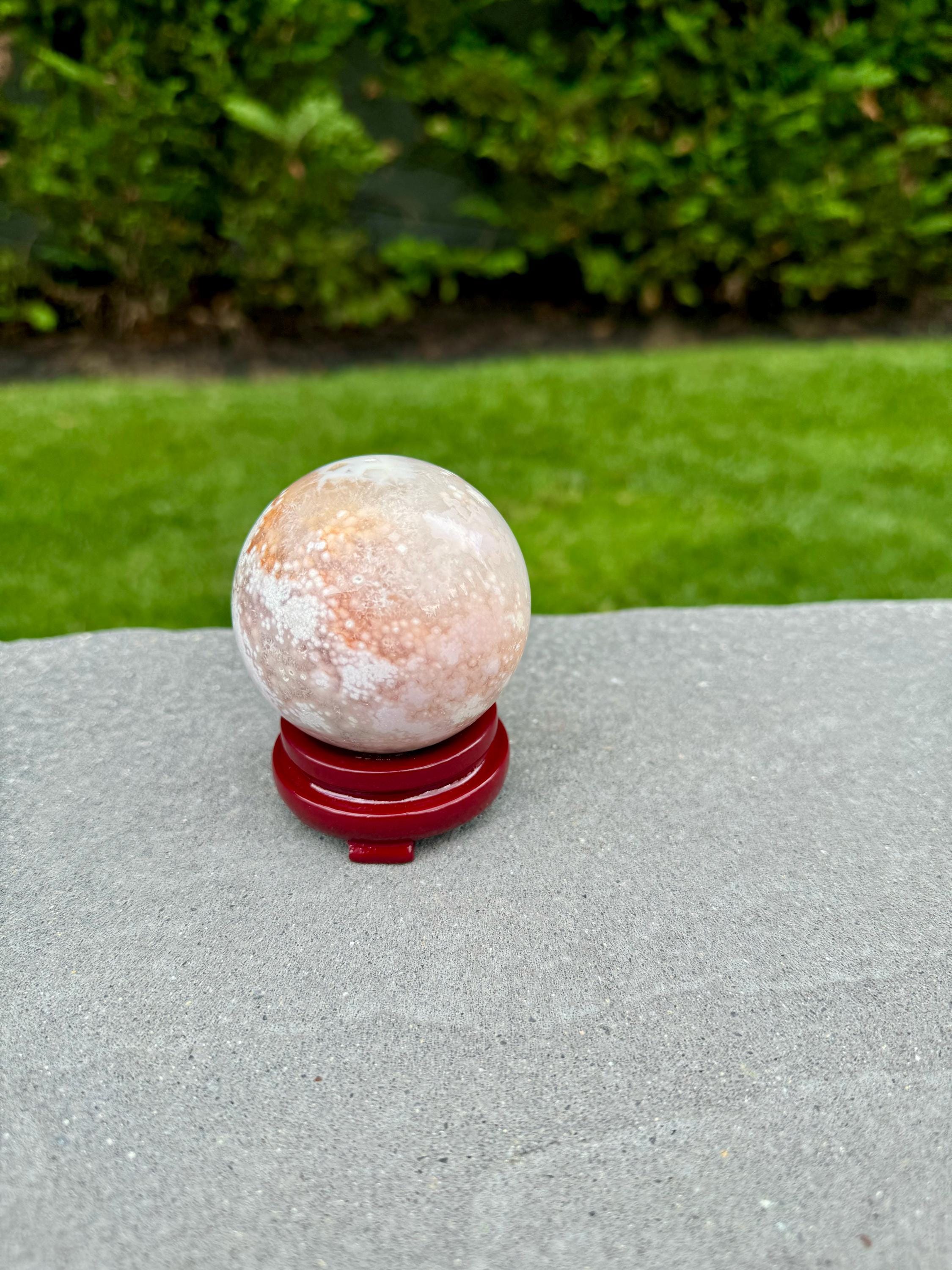 ピンクアメジスト＆パイライトクリスタルスフィア、桜の花瑪瑙付き