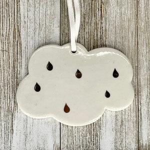 Regentropfen auf Wolke