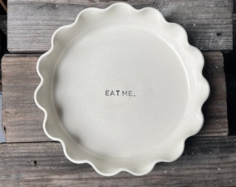 Pie plate in white stoneware- 'EAT ME.’