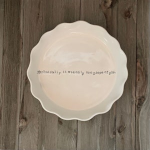 Pie plate in white stoneware- choose your own text