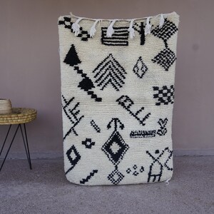 Vintage Moroccan Rug | Neutral Berber Carpet | Handcrafted Wool Rug | 5x3.3 Feet