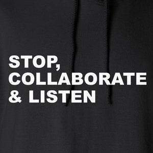 Puede incluir: Sudadera con capucha negra con texto blanco que dice "STOP, COLLABORATE & LISTEN".