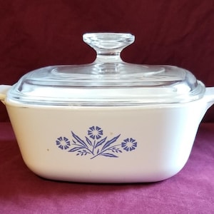 Corning Ware 1 1/2 quart  P-1 1/2-B Cornflower Blue casserole dish with lid
