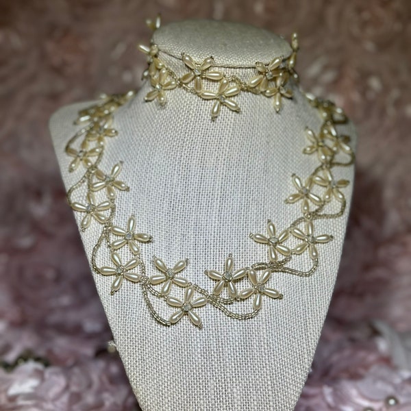 Hand Crafted Graceful Elegant Necklace Set