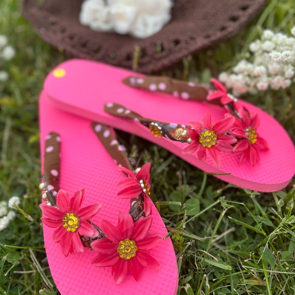 Handmade Stylish Cosmos Pink  Flower Flip Flops  Fashionable  Beach Sandals Pink Shoes For women Pink Sparkle Sandals For Any occasions