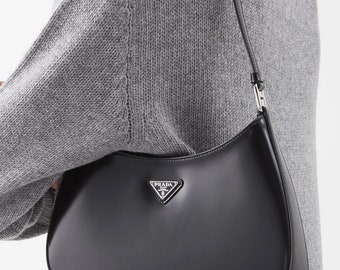 Prada Cleo Handtasche – Zeitlose Eleganz in Schwarz