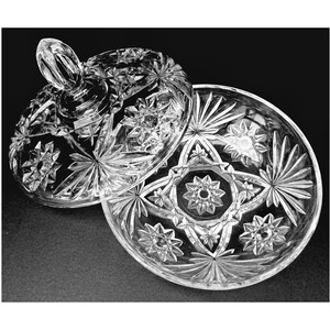 Anchor Hocking Large Candy Dish with Lid - Early American Prescut Clear (EAPC) Pattern with Pressed Stars and Star Bursts