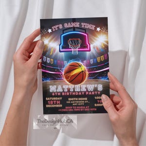 Faire-part d'anniversaire de basket-ball néon, anniversaire de basket-ball, carte d'anniversaire de basket-ball, fête d'anniversaire de basket-ball, C'est l'heure du jeu, invitation sportive