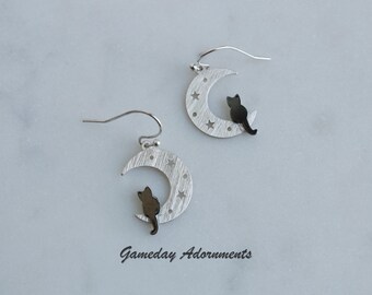 Lindos pendientes con forma de gato sobre la luna, pendientes colgantes con forma de media luna y gatito, estética llamativa, joyas sencillas con forma de gato, accesorios para una amiga, regalo para ella