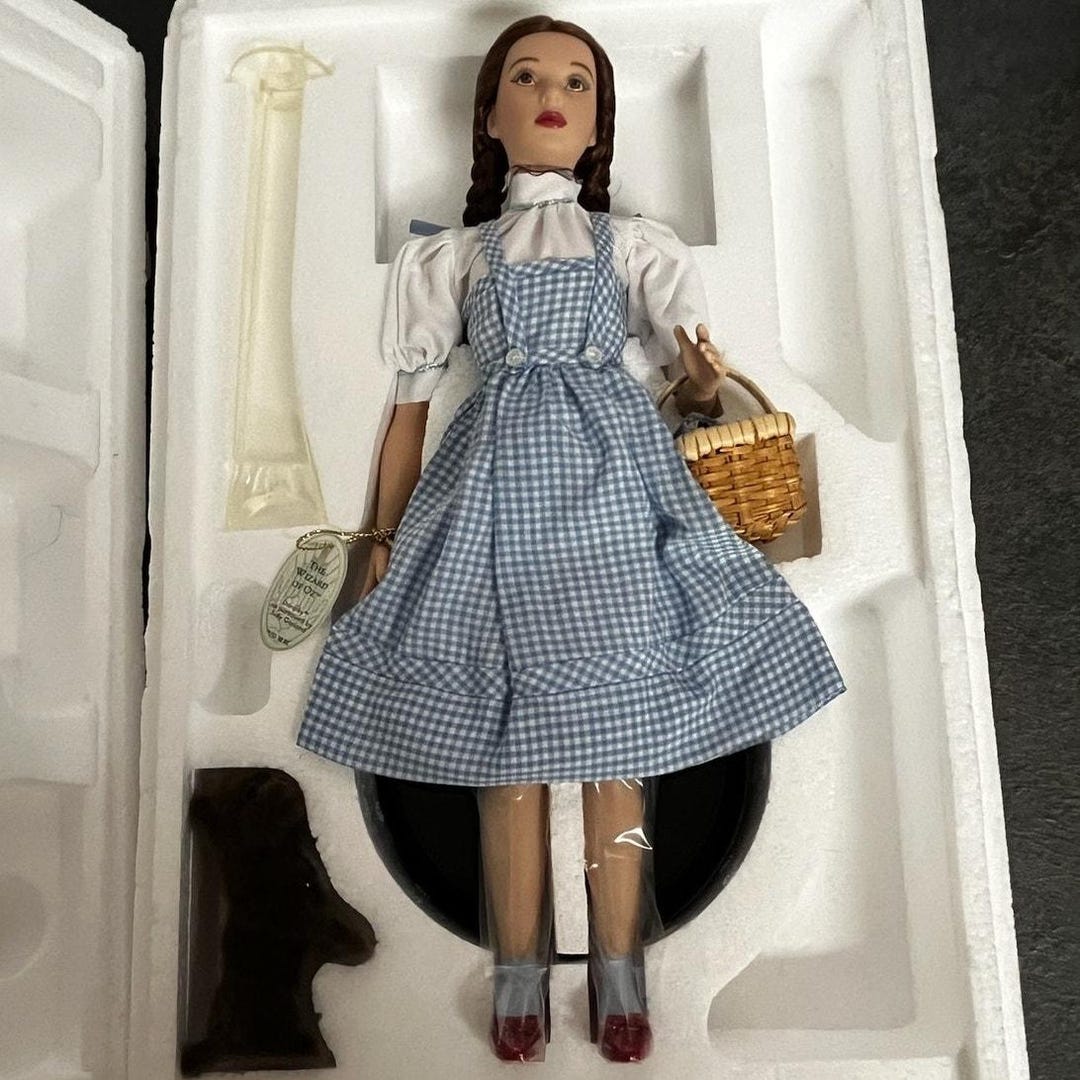 Mattel 26834 Timeless Treasures Wizard of Oz Porcelain Dorothy and