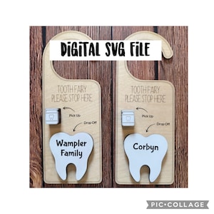 Op de afbeelding: Twee houten tandenfee-deurhangers met een tandvorm en de tekst "Tooth Fairy Please Stop Here". De ene hanger heeft de naam "Wampler Family" en de andere heeft de naam "Corbyn".