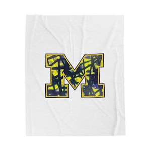 University of  Michigan Wolverines Velveteen Microfiber Blanket, Soft Custom University Throw, Cozy Dorm Room Decor, School Spirit