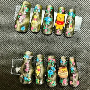 Uñas postizas de Winnie the Pooh con diseño de ojo de gato