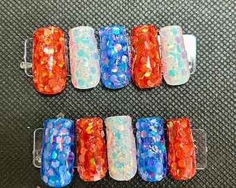 unhas postiças com glitter vermelho, branco e azul