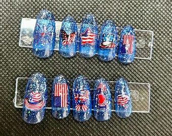 Uñas postizas de gel azul para el 4 de julio