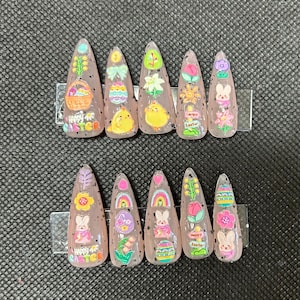 Uñas de Pascua con diseño de cáscara de huevo gris