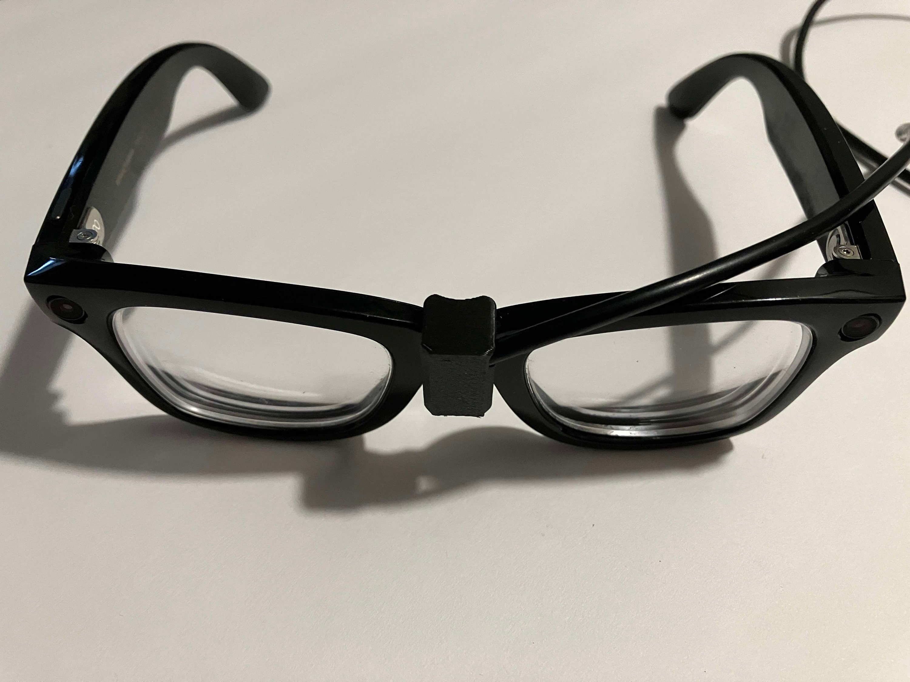 Meta Wayfarer 充電ケーブル: ポータブル USB-C クリップオン