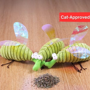 Jouet pour chat Crinkle Cuddle Kicker Infusé d'herbe à chat Silvervine | Fruit de galle attaché | Jouet pour chat moustique de Bluebubble