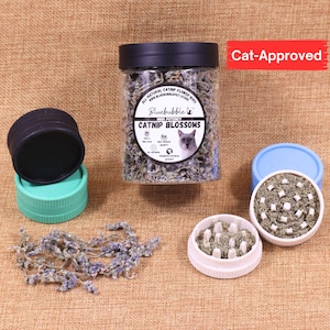 All-Natural Catnip Blooms with Free Grinder: Fresh Cat Enrichment Toy
