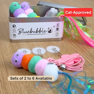 Jouet pour chat Bluebubble, jouet pour chat, infusé d'herbe à chat Silvervine, boules de plumes de chenille à accrocher au mur avec boîte de recharge par Bluebubble