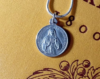 Sacred Heart medal in silver and chain