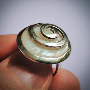 Silver and mother-of-pearl ring