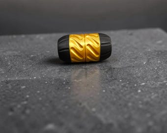 Shifting Focus Fidget Pill | Haptic Tactile Desk Toy | Pivot Click Separating Skill Fidget