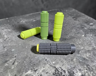 5-in-1 Spiked/Knurled Roller Fidget | Multi-Action Haptic Desk Toy | Pocket Grounding Tool & Focus Aid for EDC