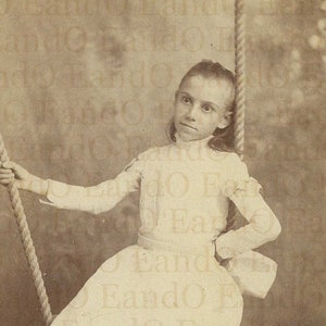 Fantastische antieke kabinet Card Girl op een Swing 1890s Pueblo Colorado