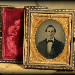 Antique Ambrotype / Antique Glass Photo / Civil War Era Photography / Ninth Plate / 1/9th Plate / Portrait of a Gentleman in a Full Case