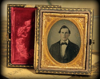 Antique Ambrotype / Antique Glass Photo / Civil War Era Photography / Ninth Plate / 1/9th Plate / Portrait of a Gentleman in a Full Case