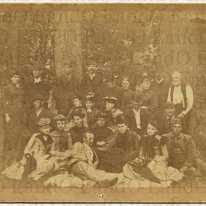 Antikes außergewöhnliches seltenes Kabinett Karte Outdoor Szene der großen Gruppe oder Familienfoto 1880er Jahre