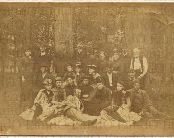 Antique Exceptional Rare Cabinet Card Outdoor Scene of Large Group or Family Photo 1880s