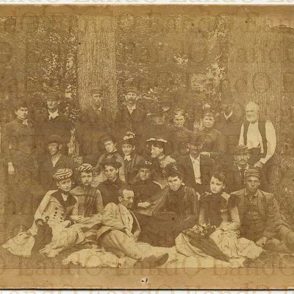 Antique Exceptional Rare Cabinet Card Outdoor Scene of Large Group or Family Photo 1880s