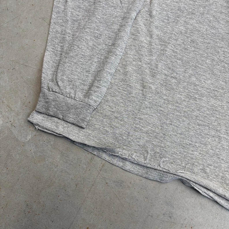 Vintage 2000s Nike Centre Swoosh Embroidered Thrashed Longsleeve T-Shirt / Retro / USA / Sportswear / Extra Large Gray zdjęcie 3