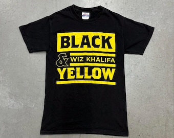 Camiseta vintage de Wiz Khalifa de los años 2000, negra y amarilla, con la canción promocional. Música, rap, EE. UU., talla pequeña, negra.