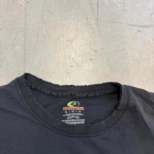 Camiseta vintage con logo de camuflaje Mossy Oak Spellout de los años 2000 / Retro / Exterior / EE. UU. / Extra grande, negra imagen 5
