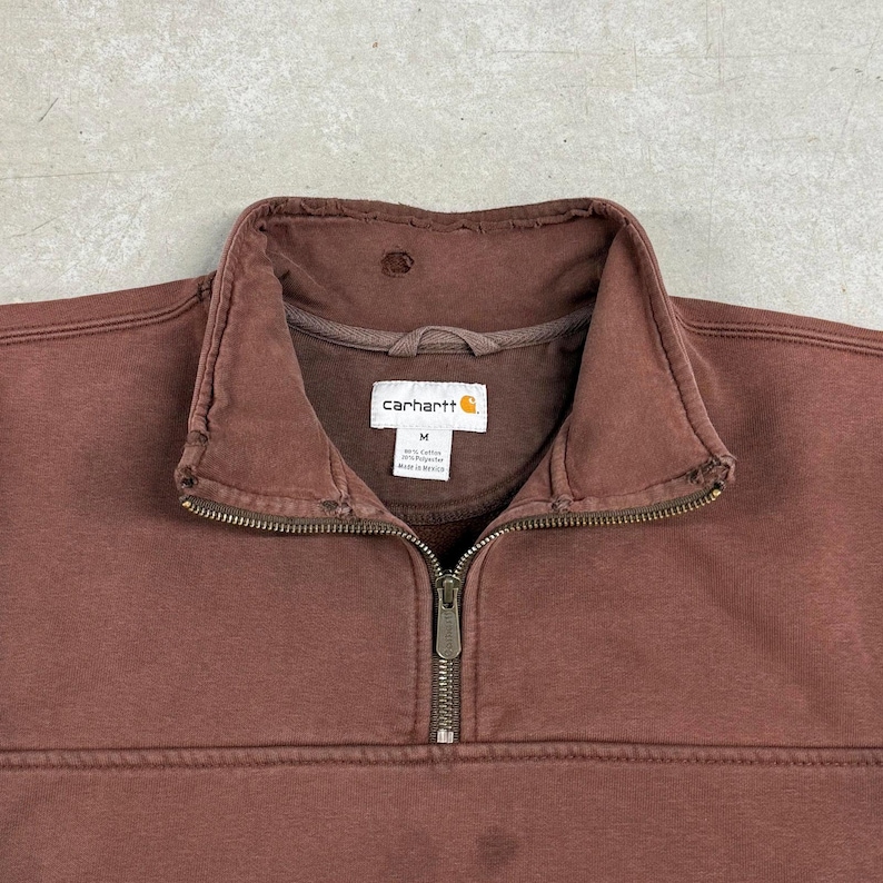 Sudadera Carhartt Sun Faded con cremallera de un cuarto, años 2000, vintage, ropa de trabajo, desgastada y con defectos, marrón mediano imagen 4