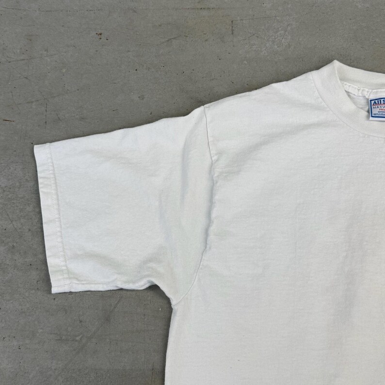 Vintage 90s Newcastle Brown Ale Promo Graphic T-Shirt / Retro / USA / Beverage / Large White image 6