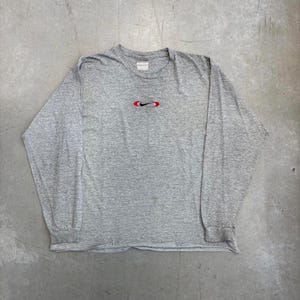 Vintage 2000s Nike Centre Swoosh Embroidered Thrashed Longsleeve T-Shirt / Retro / USA / Sportswear / Extra Large Gray zdjęcie 1
